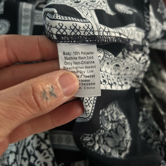 Fun 2 Fun Black and White Patterned Blouse Small - Picture 12 of 16